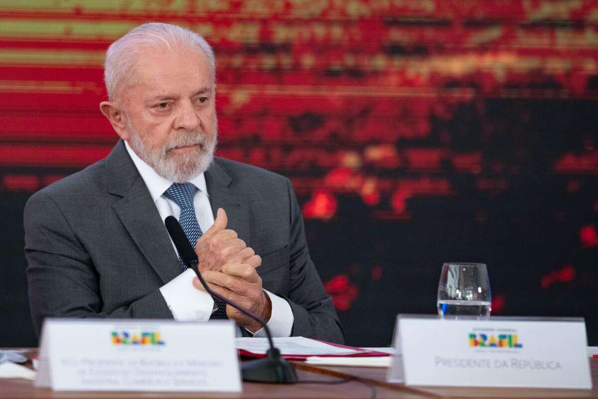 Lula e ministros se reúnem por 3 horas para debater corte de gastos