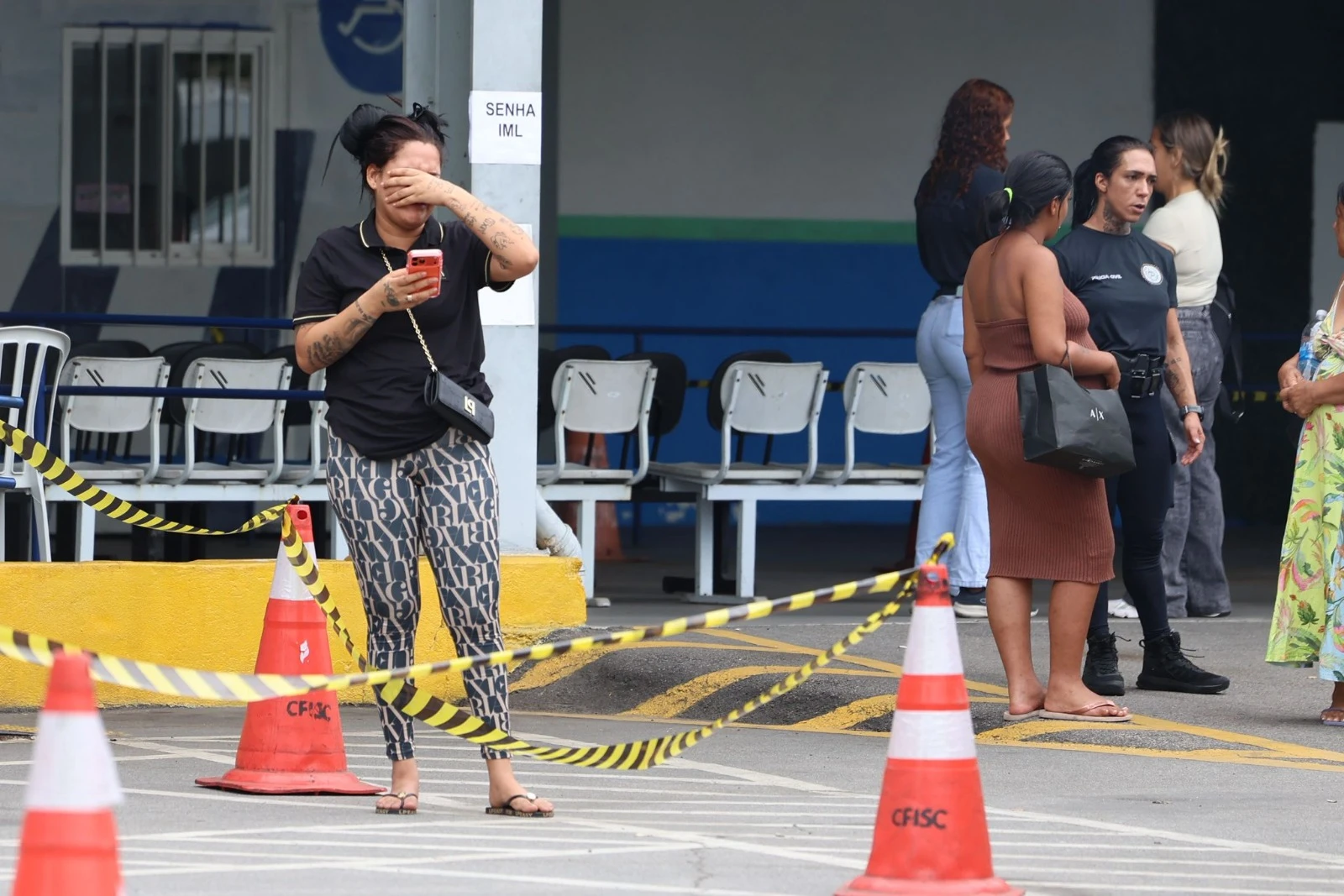 IML vira centro de busca por desaparecidos após 121 mortos no Rio
