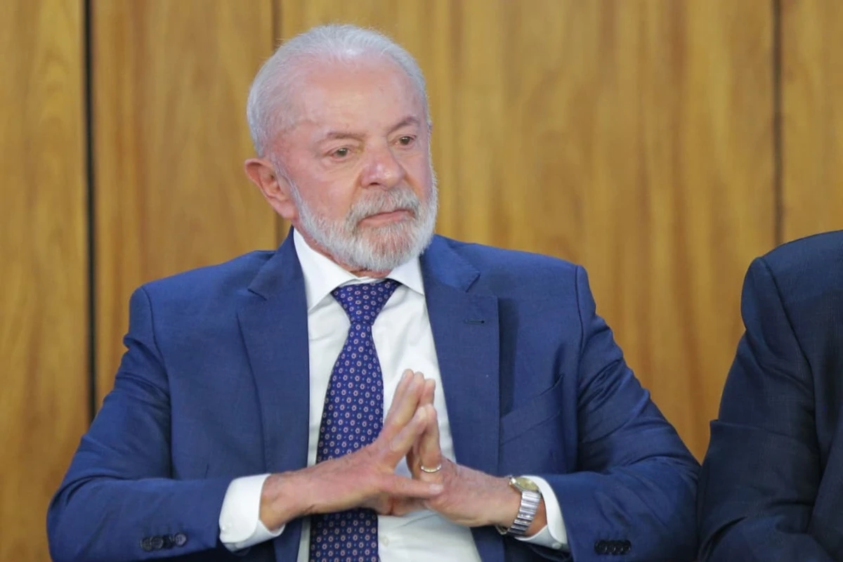 Lula dá bronca pública em ministros e cobra Rui Costa