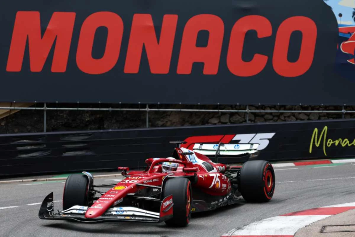 Mesmo com batida, Leclerc lidera primeiro treino no GP de Mônaco