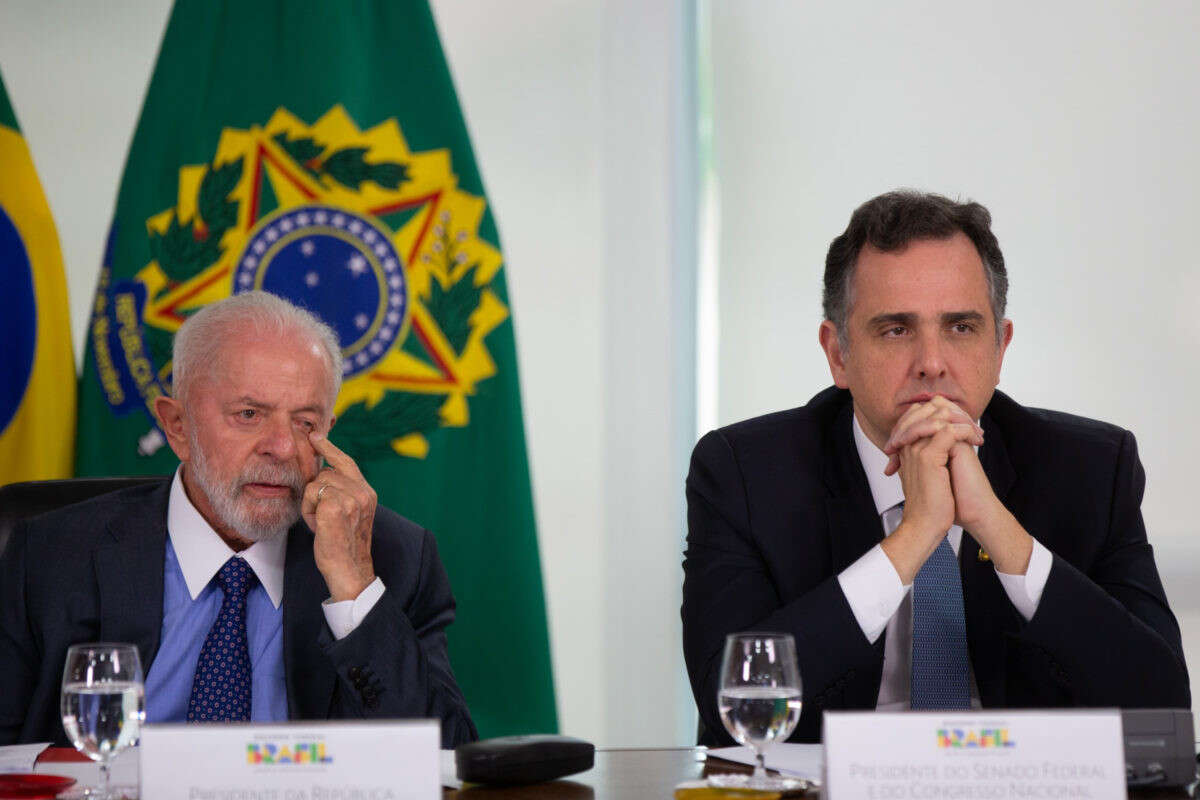 Pacheco se reúne com Lula e descarta assumir ministério do governo