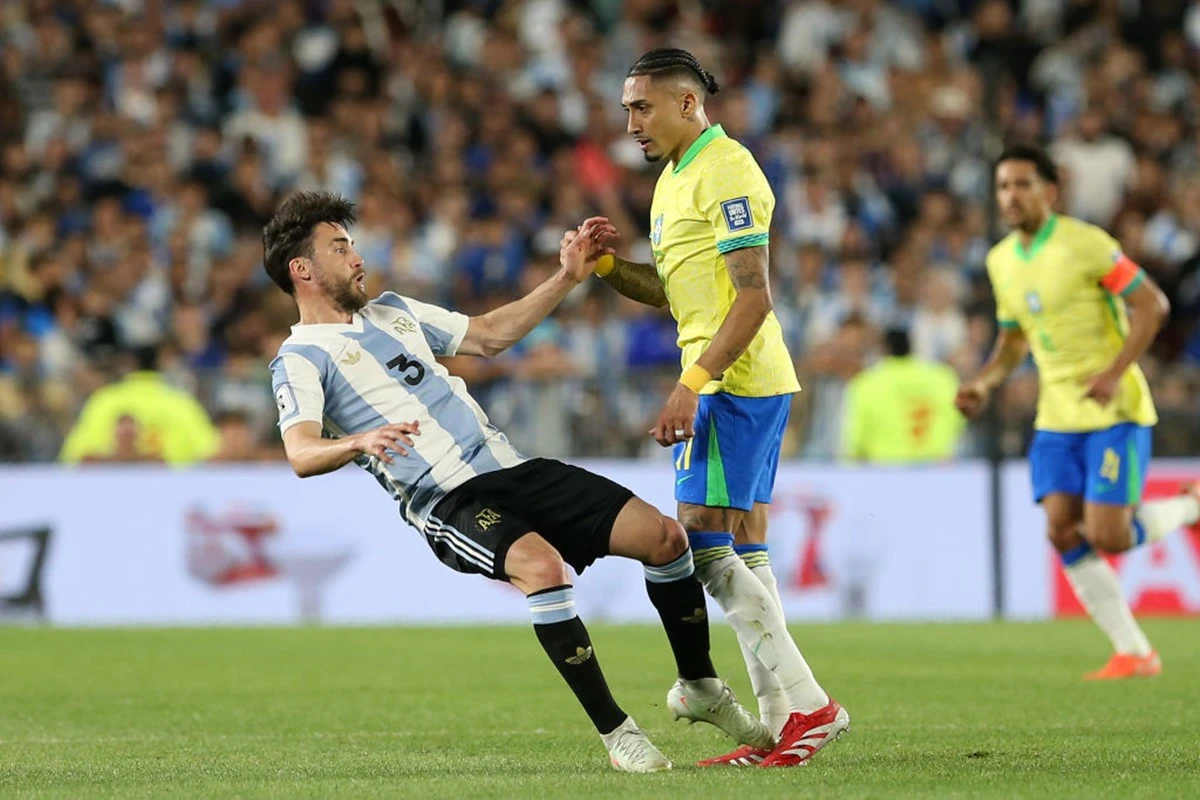 Romário comenta fala polêmica de Raphinha: “Porrada é fazer gol”