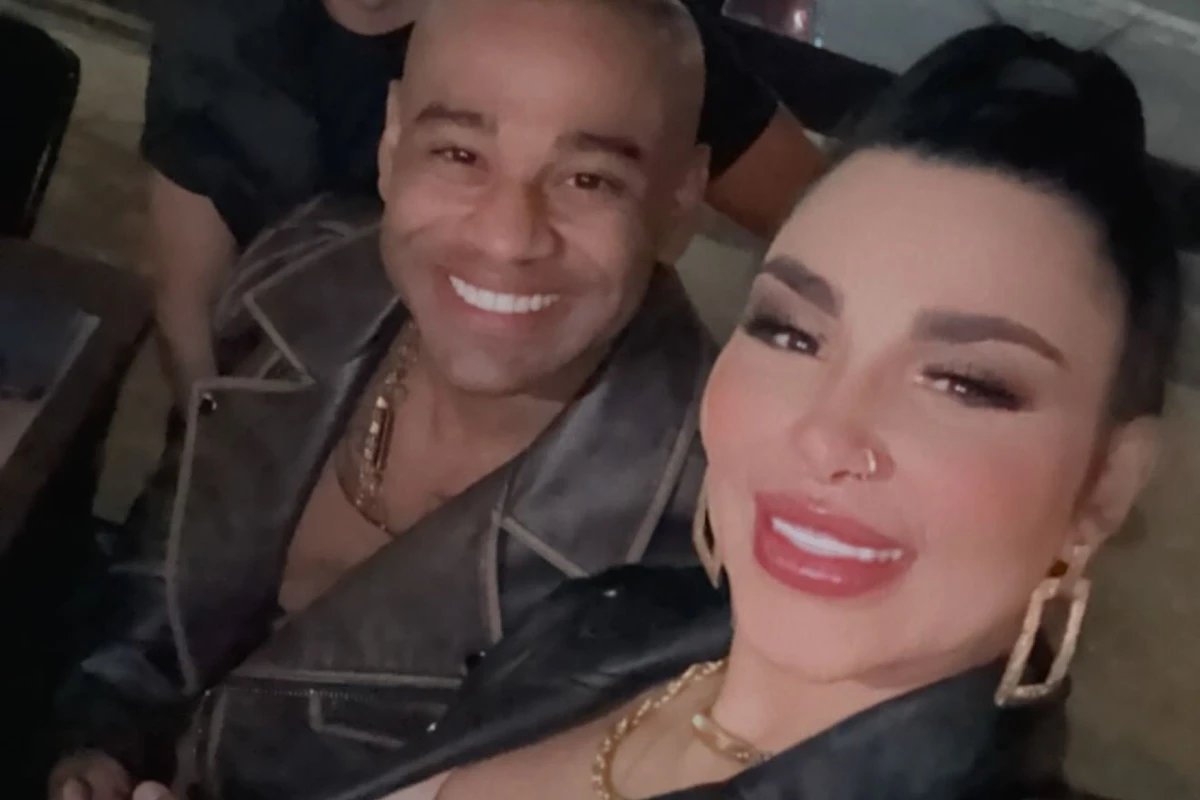 Vídeo: Jenny Miranda e Cezar Black surgem em clima de romance