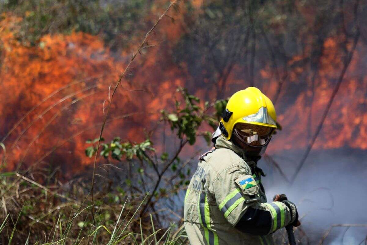 Fumaça sufoca Porto Velho, cancela voos e deixa vida “insuportável”