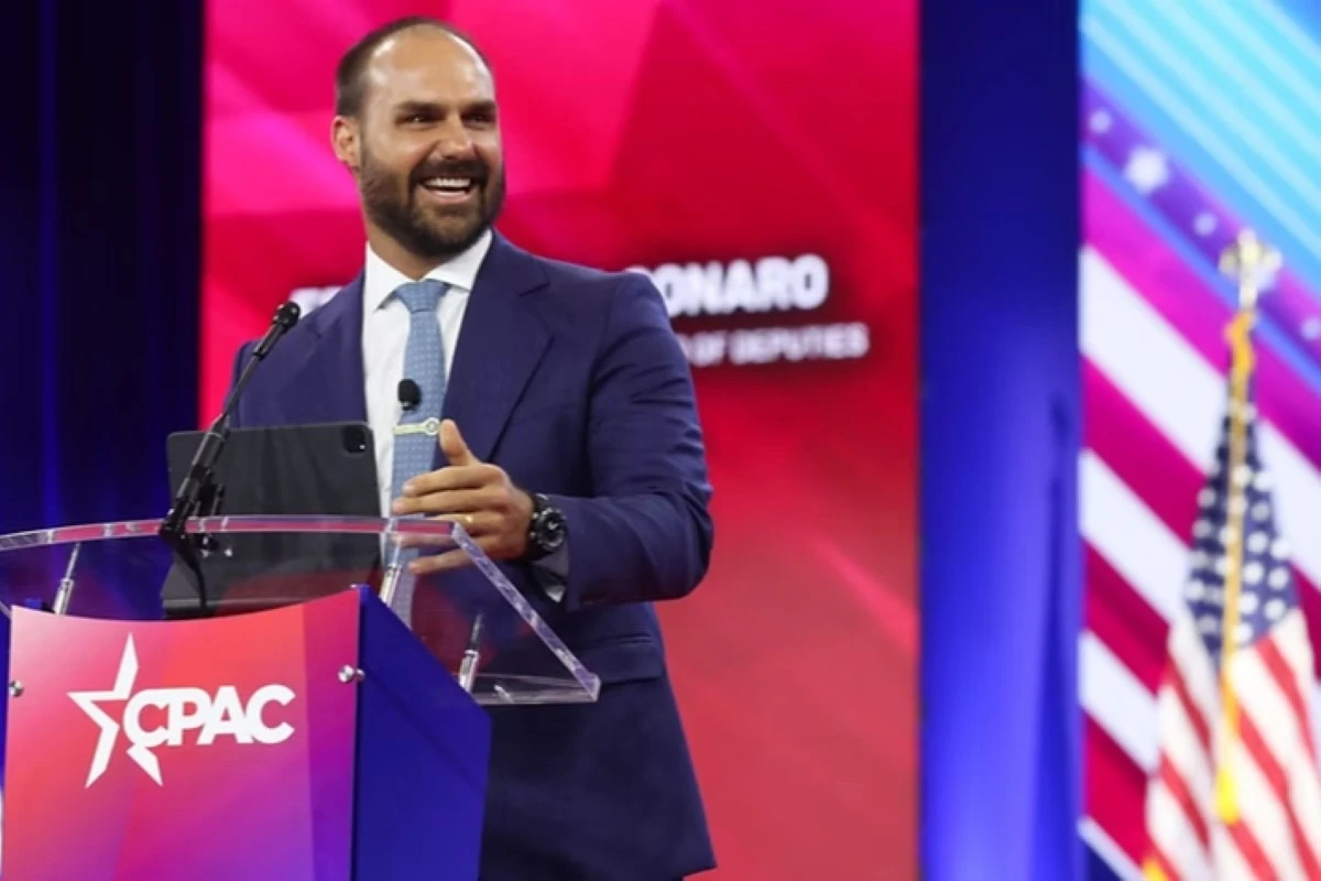 Eduardo Bolsonaro explica por que não quer voltar ao Brasil: “Fator T”