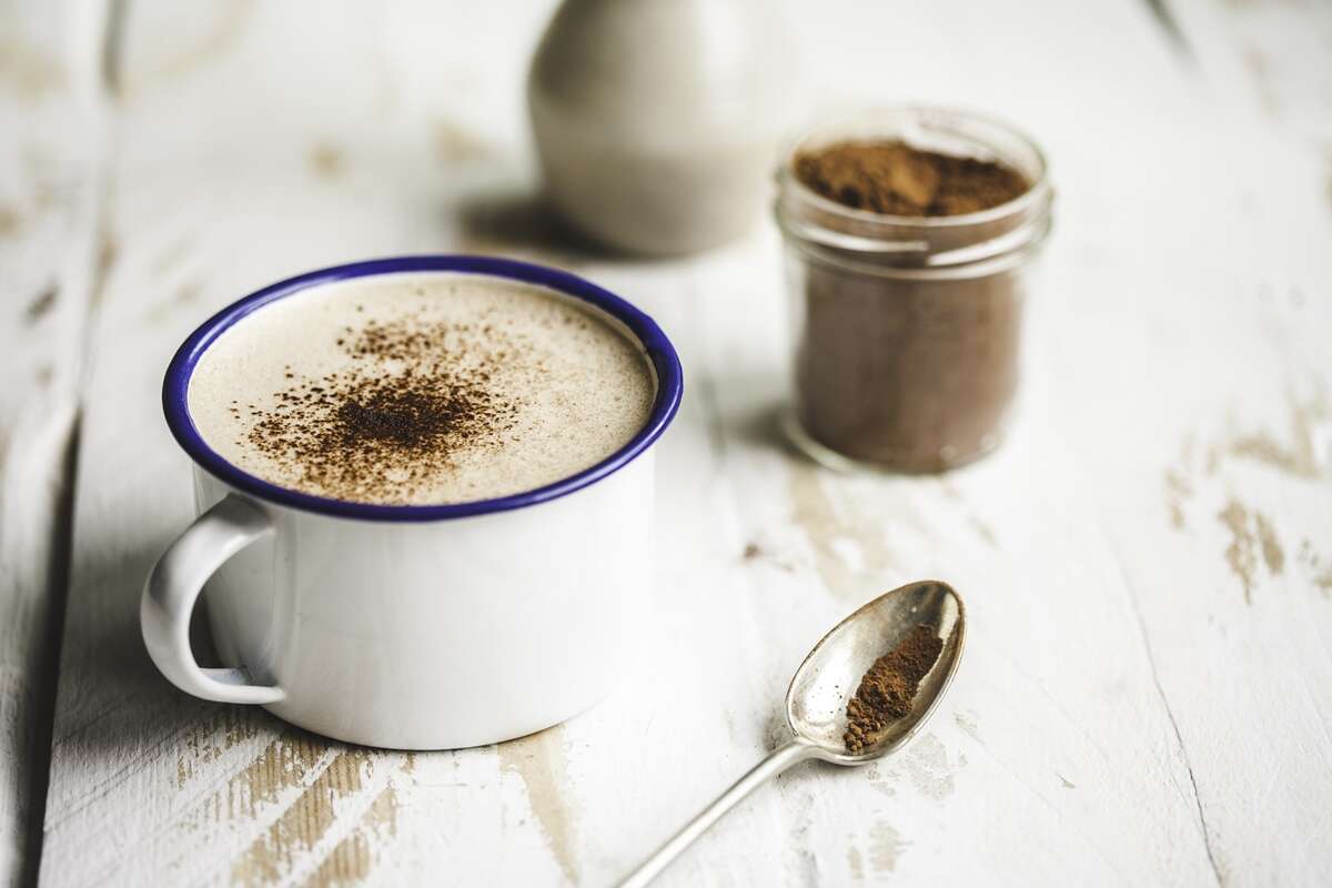 Combinar café com canela realmente ajuda a emagrecer?