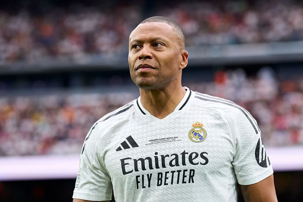 “Nós, negros, somos penalizados”, diz Júlio Baptista sobre futebol