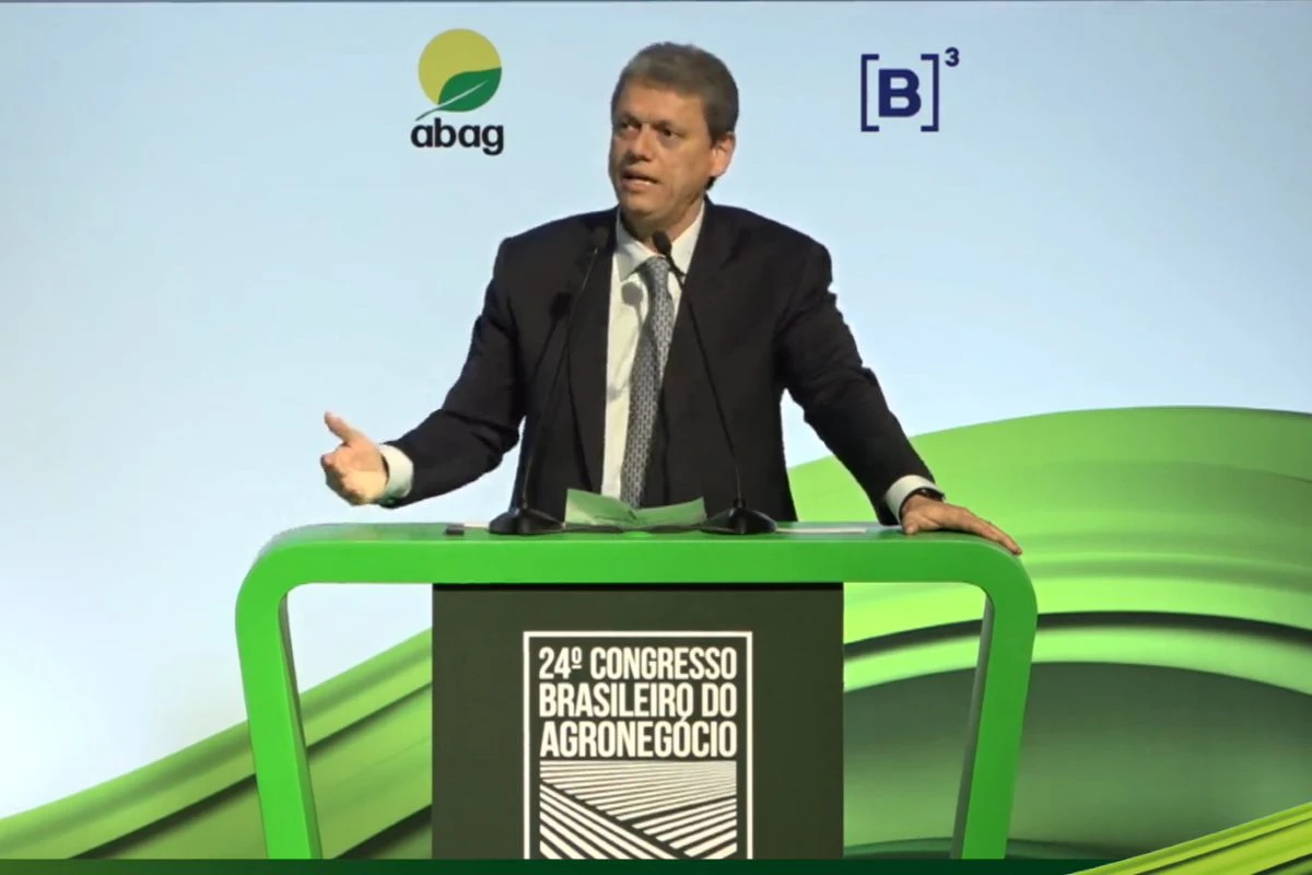 Em evento do agronegócio, Tarcísio cobra telefonema de Lula a Trump
