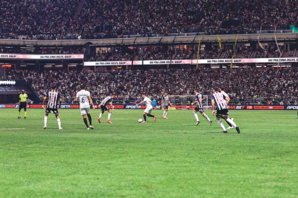 Vídeo: cabine do VAR analisa polêmica entre Grêmio e Atlético-MG