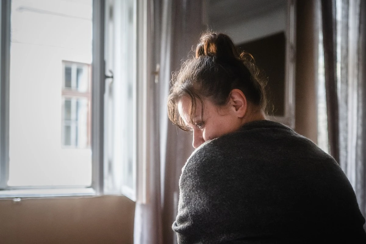 Solidão aumenta risco de morte em mulheres na meia-idade, diz estudo