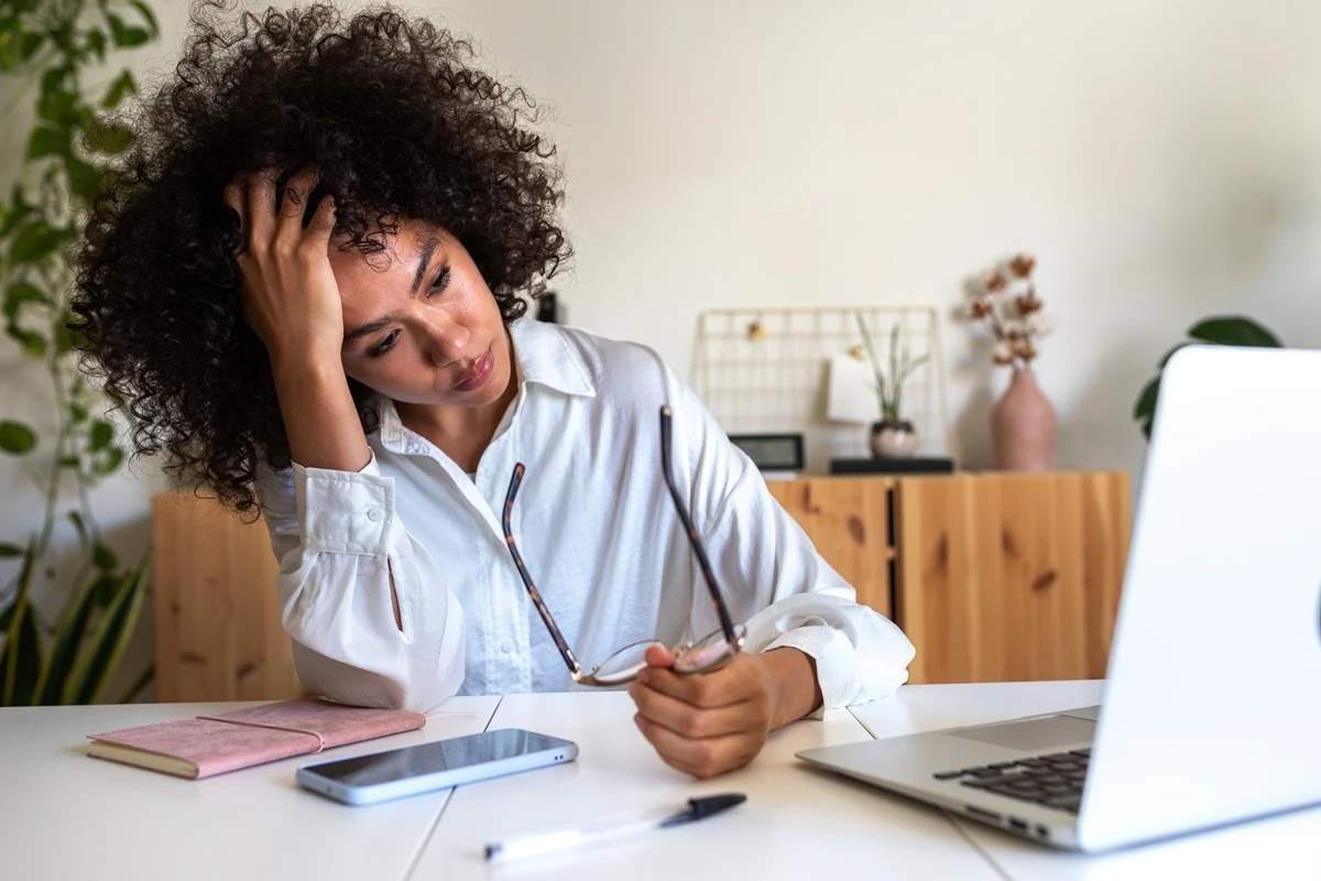 O trabalho está afetando a sua saúde? Conheça os sinais e o que fazer