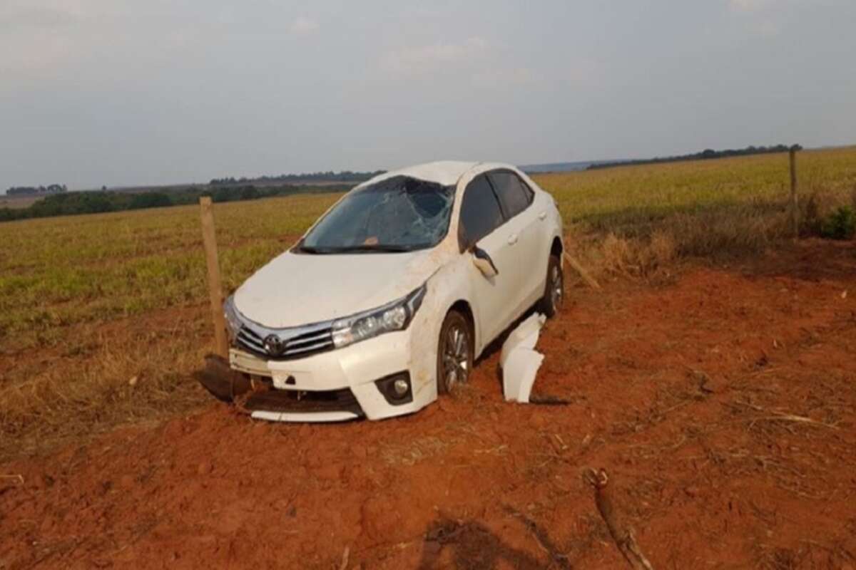 Motorista se distrai com cachorro e capota carro em MS