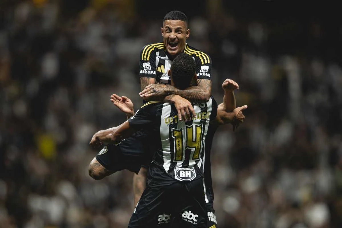 Guilherme Arana responde às críticas após gol contra o Sport