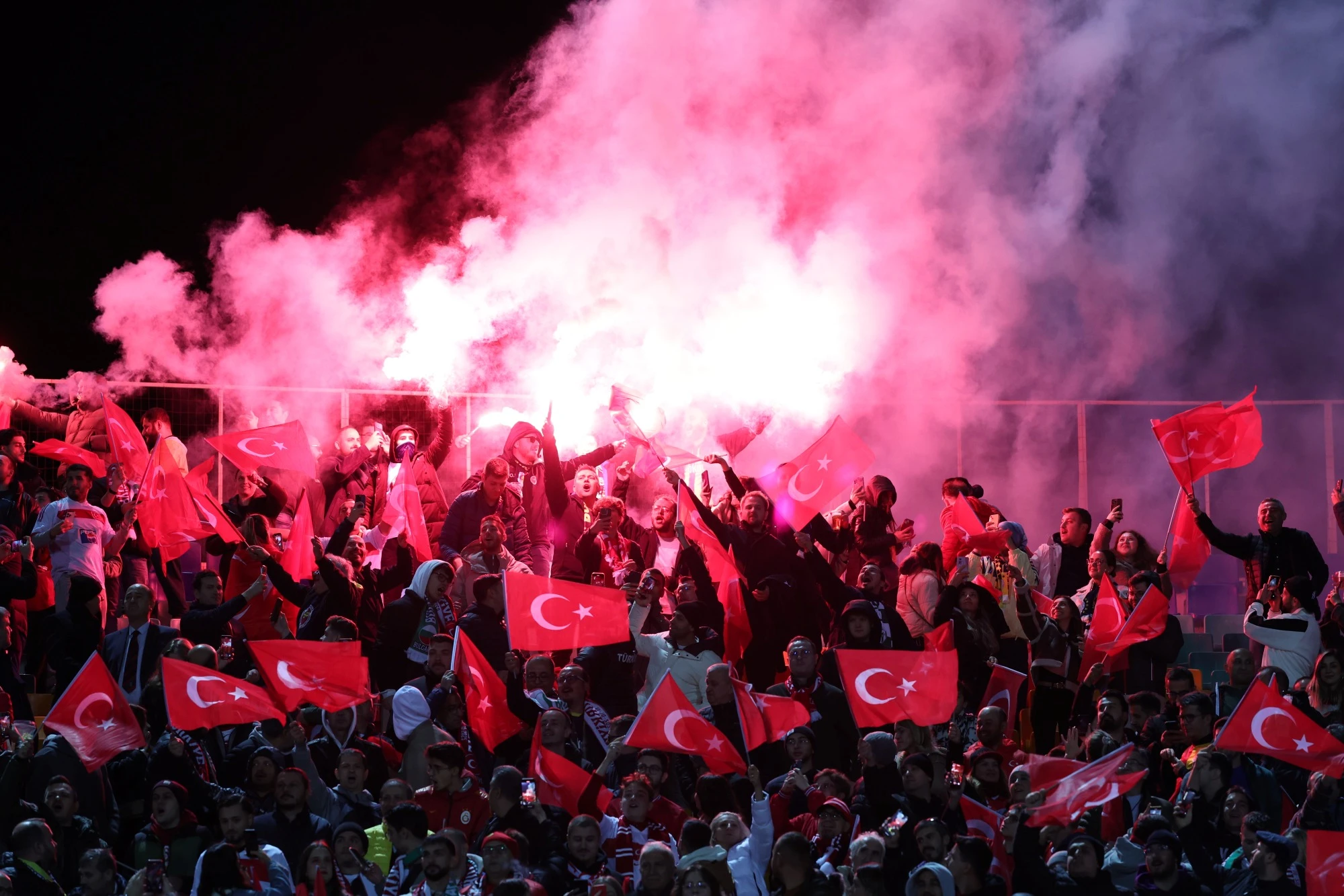 Dirigentes e 17 árbitros são presos por esquema de apostas na Europa