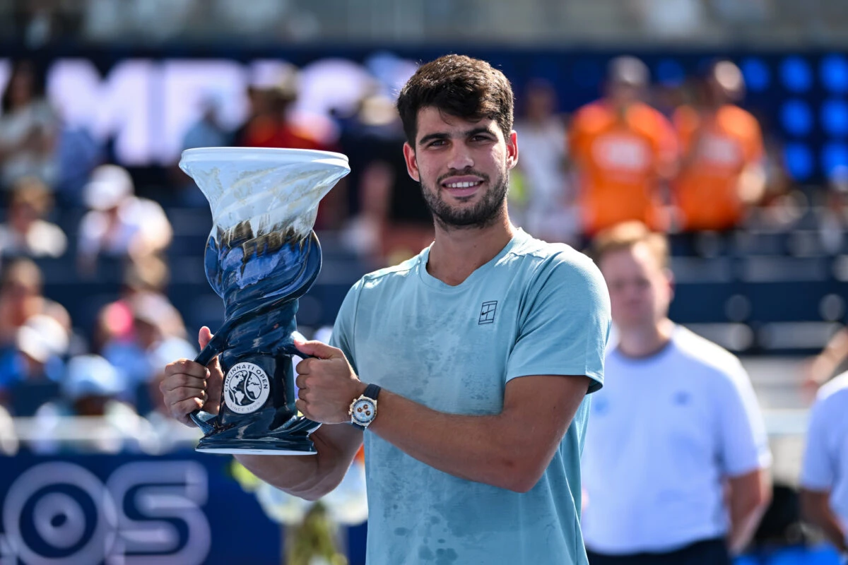 Sinner passa mal, abandona jogo e Alcaraz é campeão do Cincinnati Open