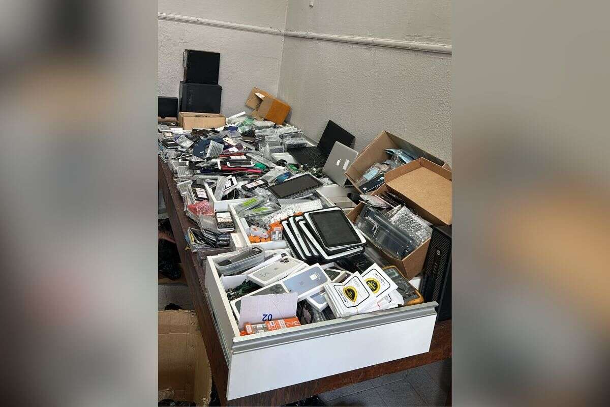 Polícia Civil prende 69 pessoas e devolve mais de 700 celulares em SP