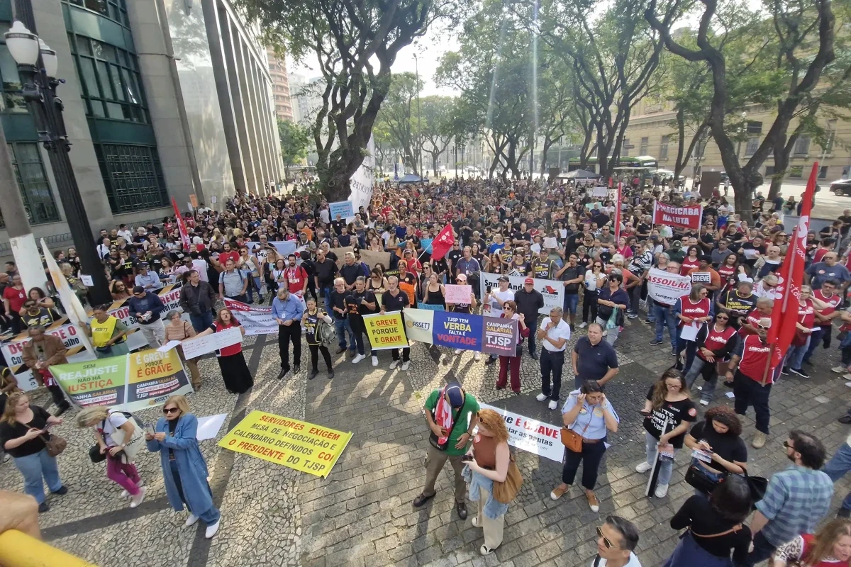 Servidores do TJSP decidem continuar greve por reajuste salarial