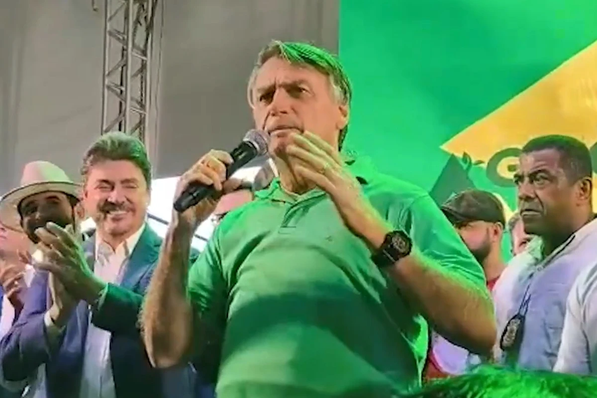 Bolsonaro é diagnosticado com pneumonia viral tratável com antibiótico