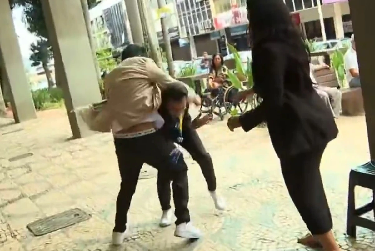 Vídeo: produtor da TV Globo é agredido durante gravação em Brasília