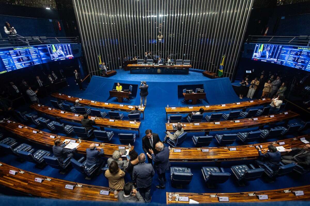 Incômodo de senadores com STF respinga em projeto do interesse de Lula