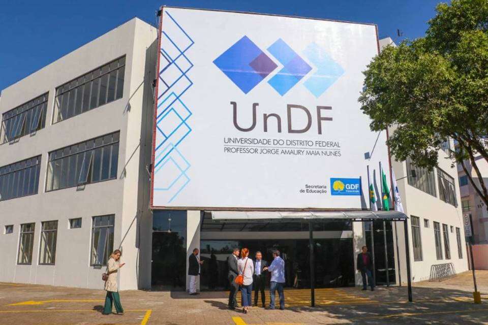 Ibaneis veta projeto de lei sobre organizações estudantis na UnDF