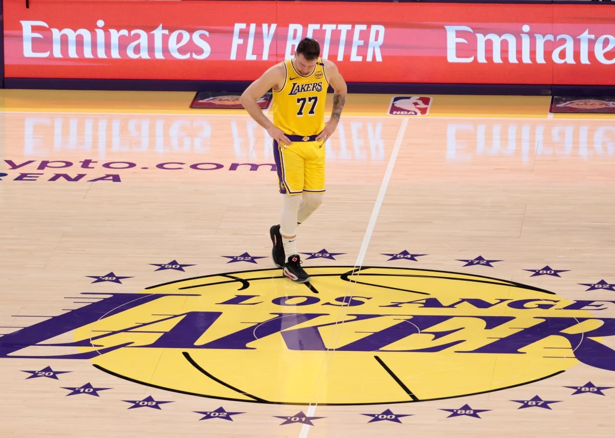 Doncic sente dores na virilha após marcar 43 pontos na estreia da NBA