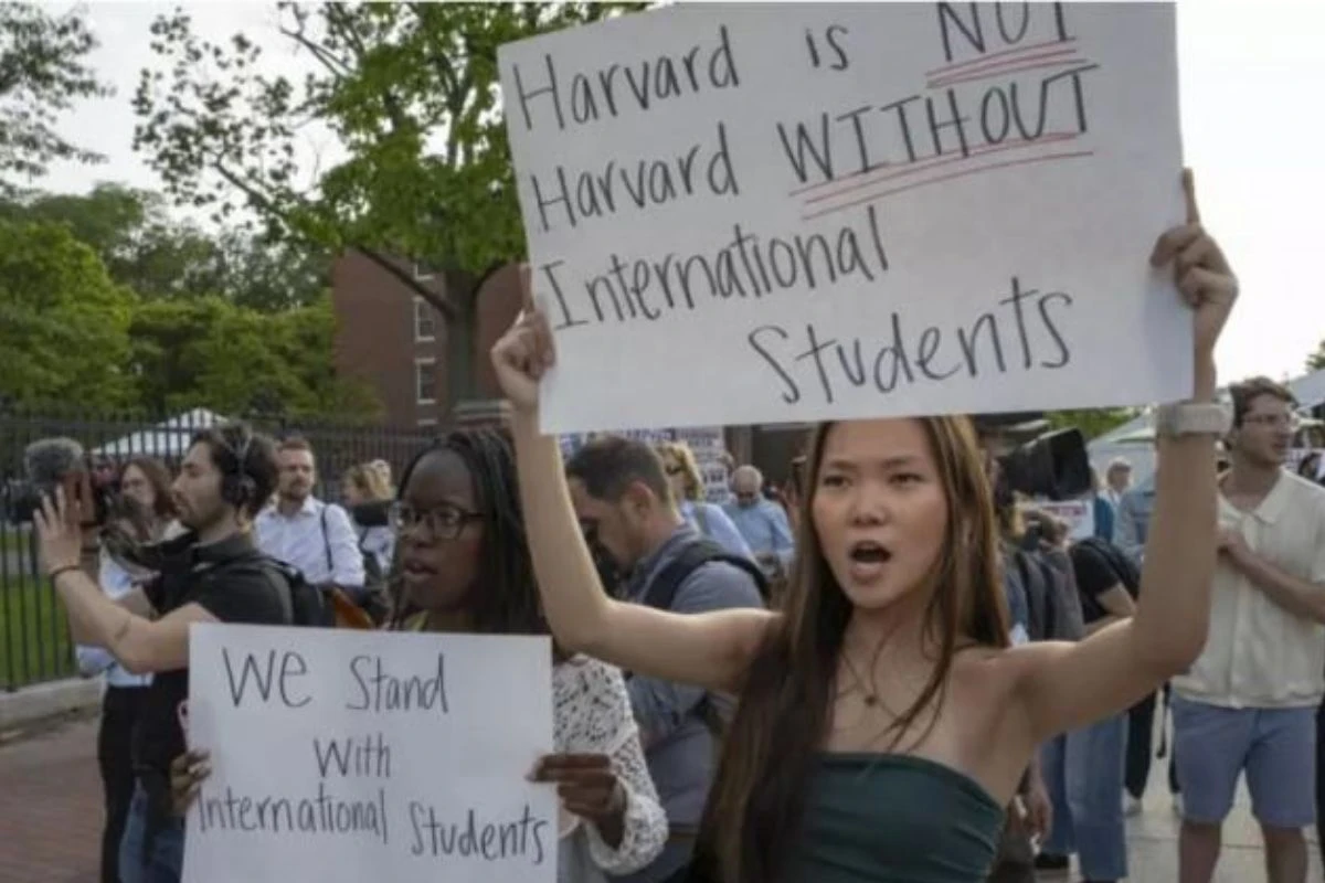 Presidente de Harvard admite falta de liberdade de expressão: “Problema”