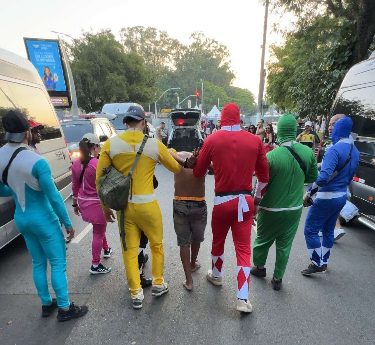 Power Rangers salvam Tarcísio de maré negativa contra a polícia de SP