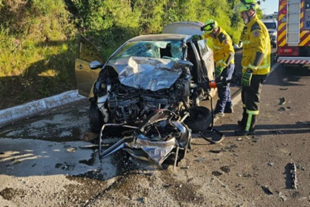 Acidente na BR-282 destrói carro e mata homem de 28 anos em SC