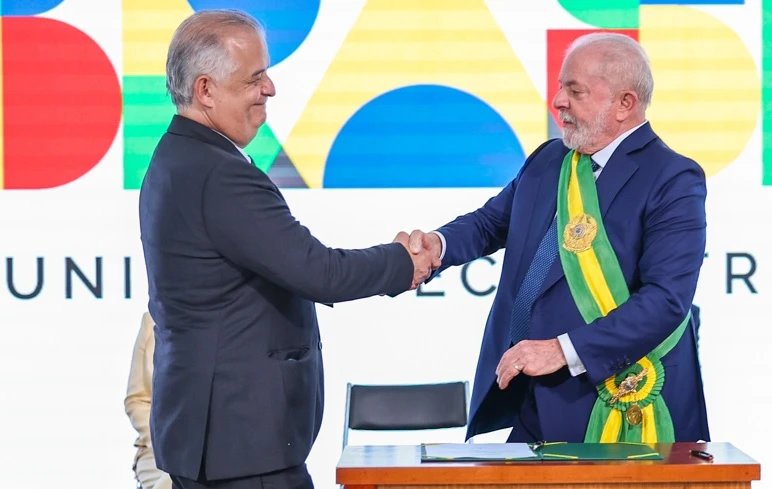Com falta de nomes, PT cogita apoiar Márcio França ao governo de SP