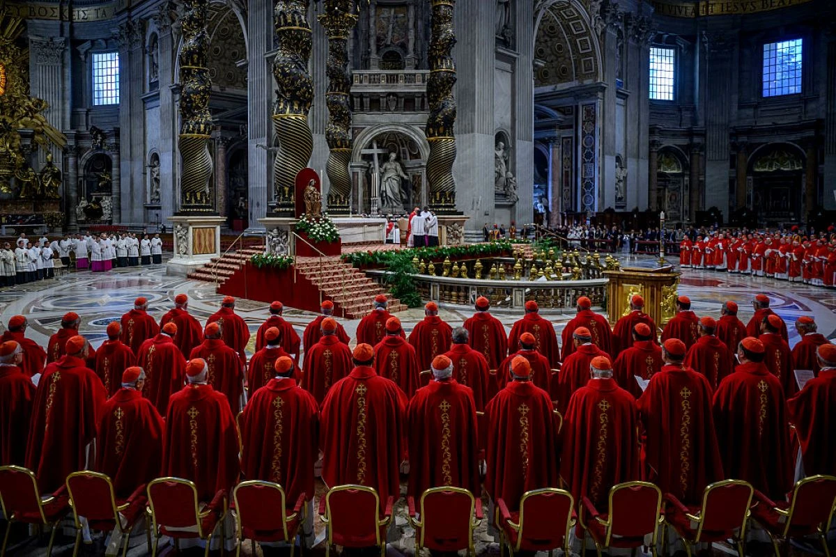 Por que 132 cardeais votarão no conclave, mesmo com limite de 120