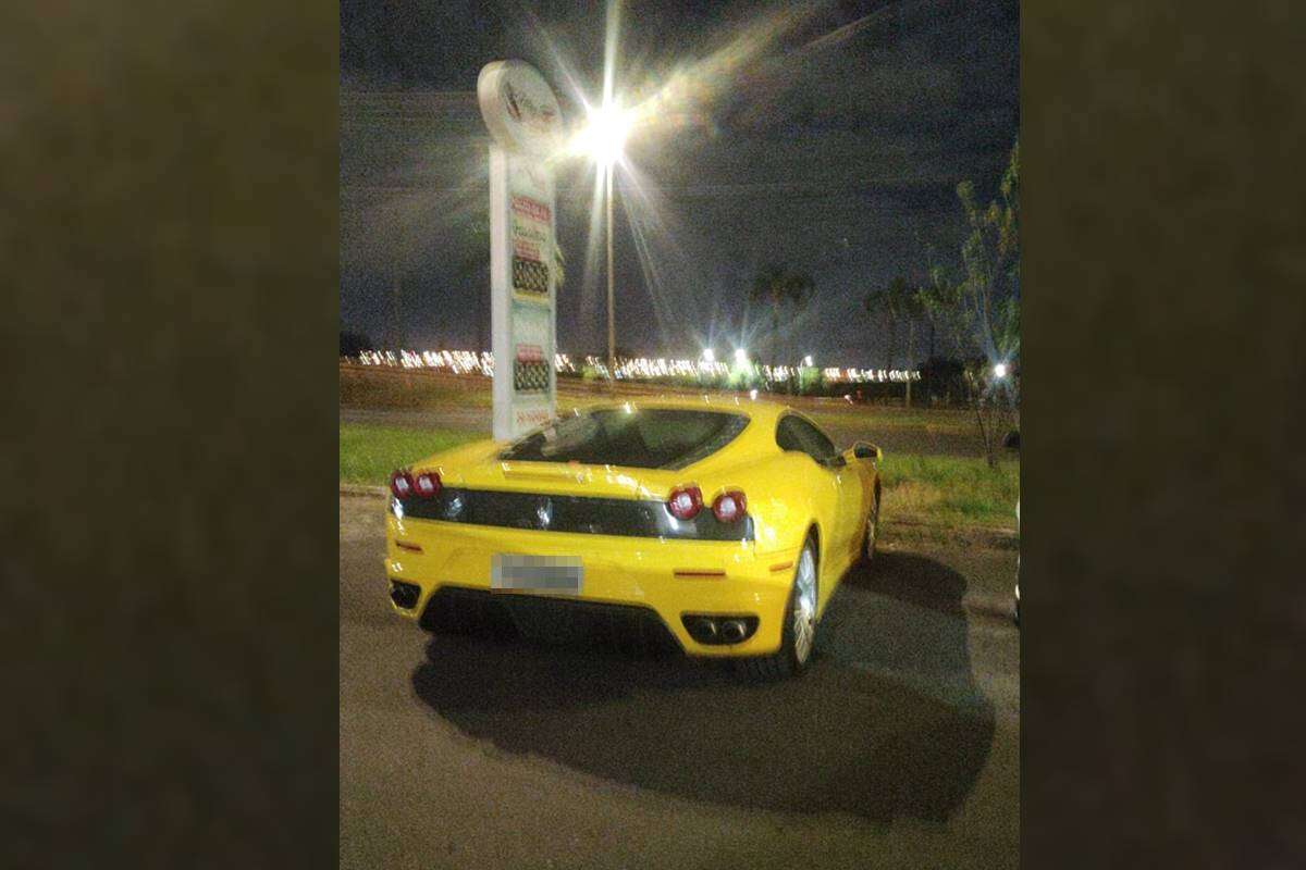 Barulho de Ferrari acaba com clientes de bar presos em Águas Claras