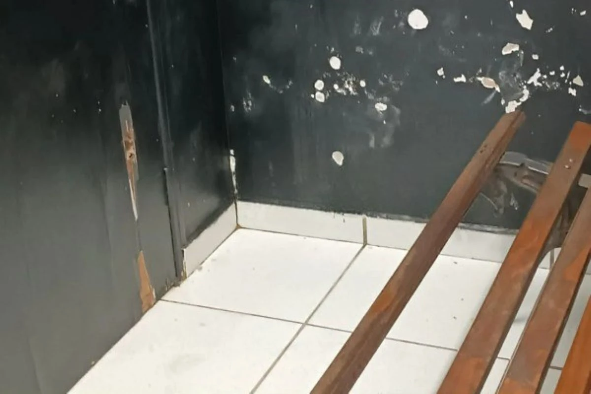 Preso por dirigir bêbado xinga PMs e faz xixi na frente de delegado