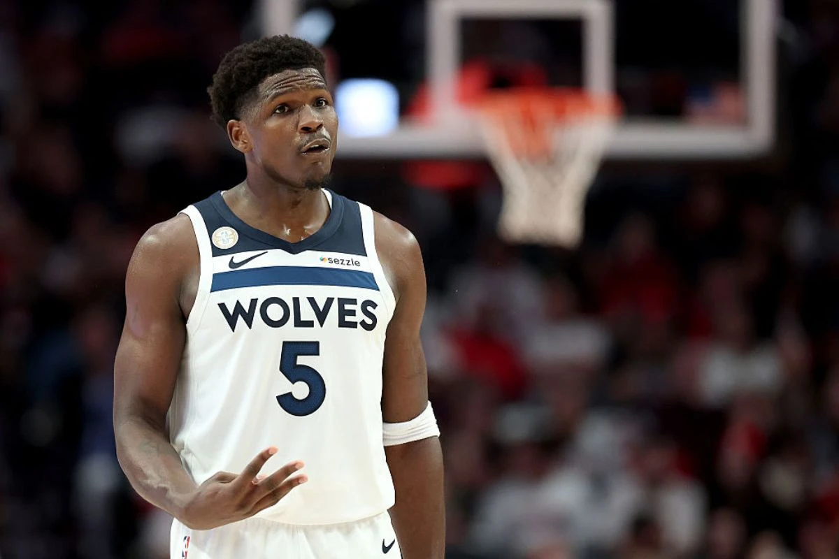 Anthony Edwards ficará fora da NBA por duas semanas após lesão na coxa