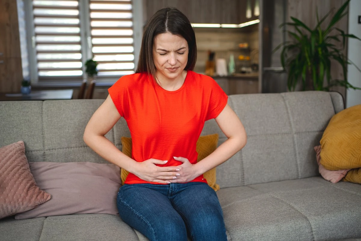 Chá anti-inflamatório regula ciclo menstrual e elimina vermes