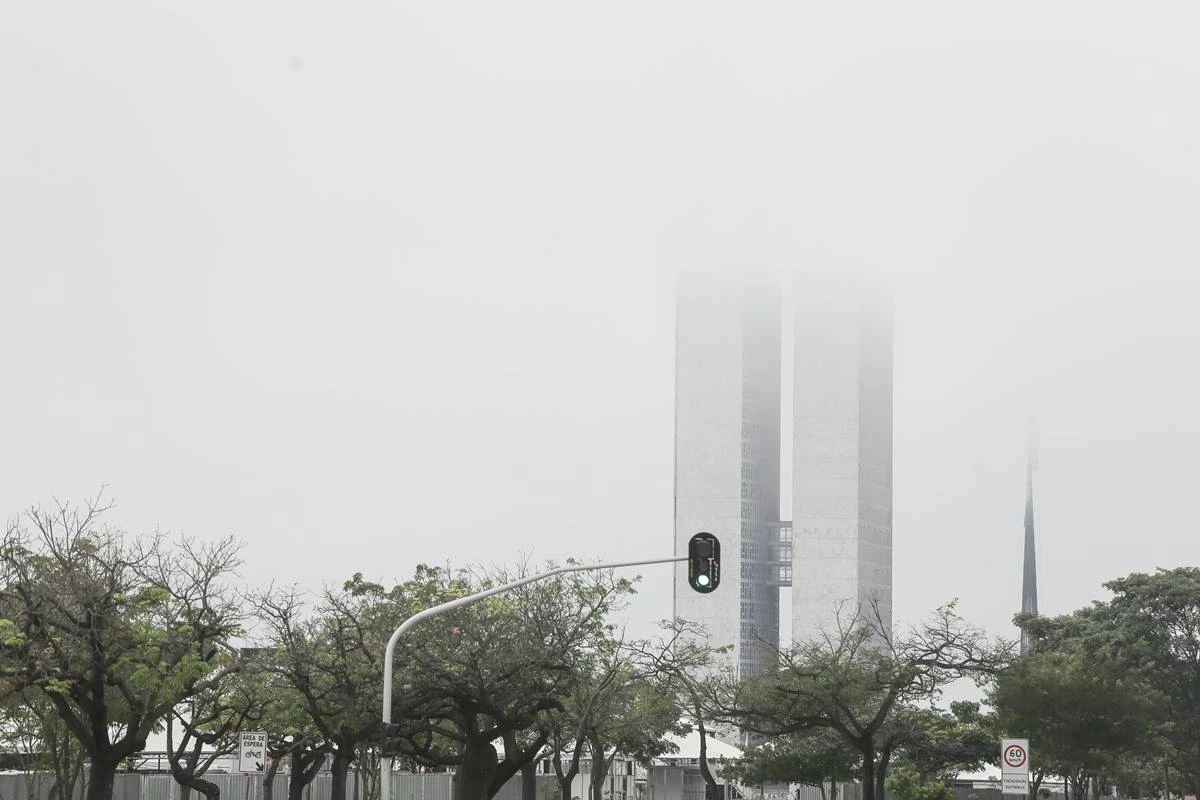 DF amanhece com neblina nesta Sexta-feira da Paixão. Inmet prevê chuva