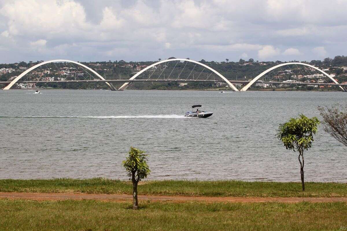 Sábado será de aulão de natação gratuito no Lago Paranoá