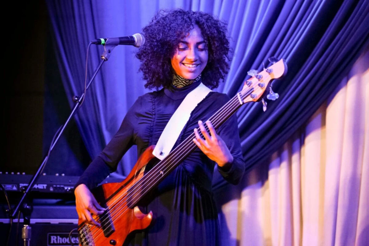 O que Esperanza Spalding deve tocar no Festival Estilo Brasil?