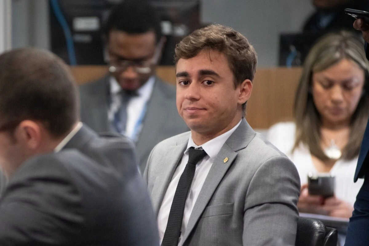 Nikolas Ferreira questiona AGU por gastos a favor de Moraes nos EUA