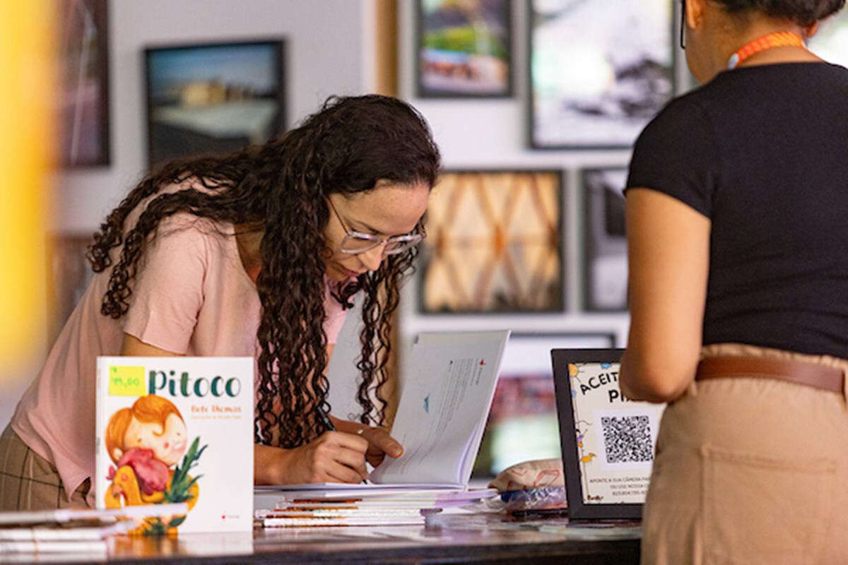 Primeira Bienal da Caixa exibe e incentiva talento de colaboradores