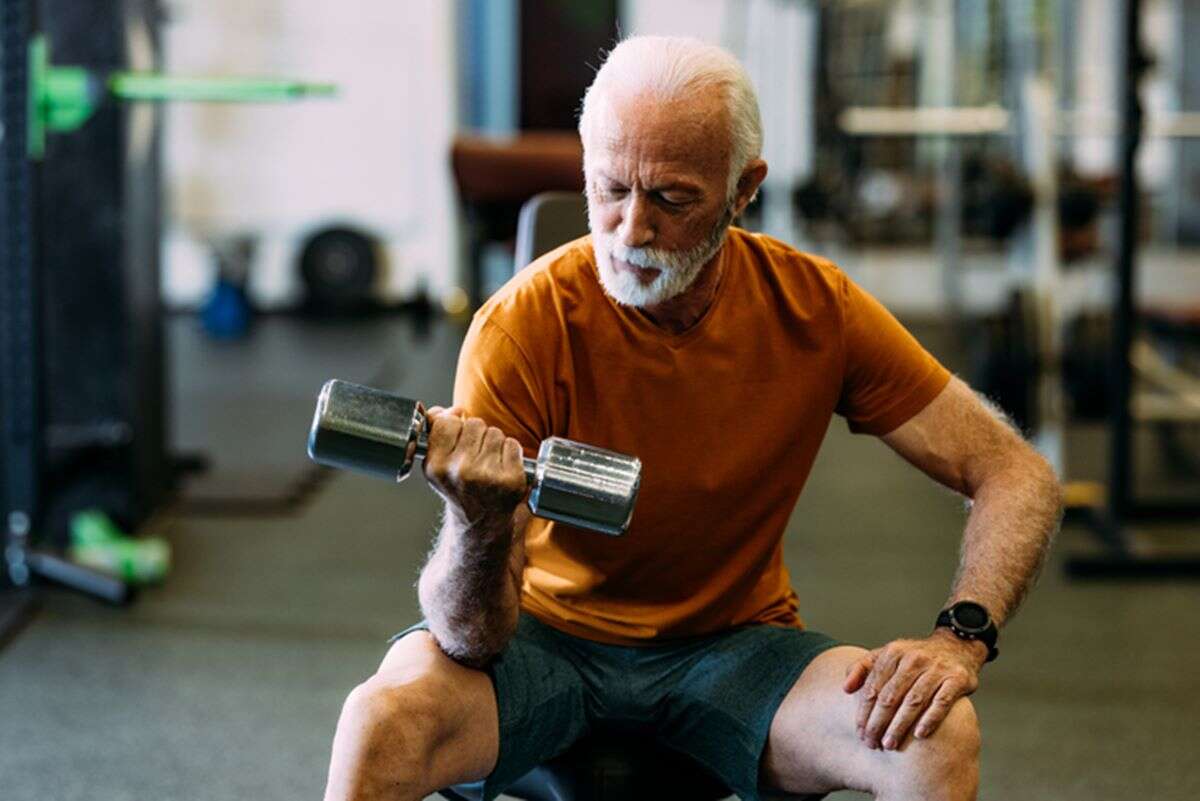 Pode praticar musculação na terceira idade? Entenda as recomendações