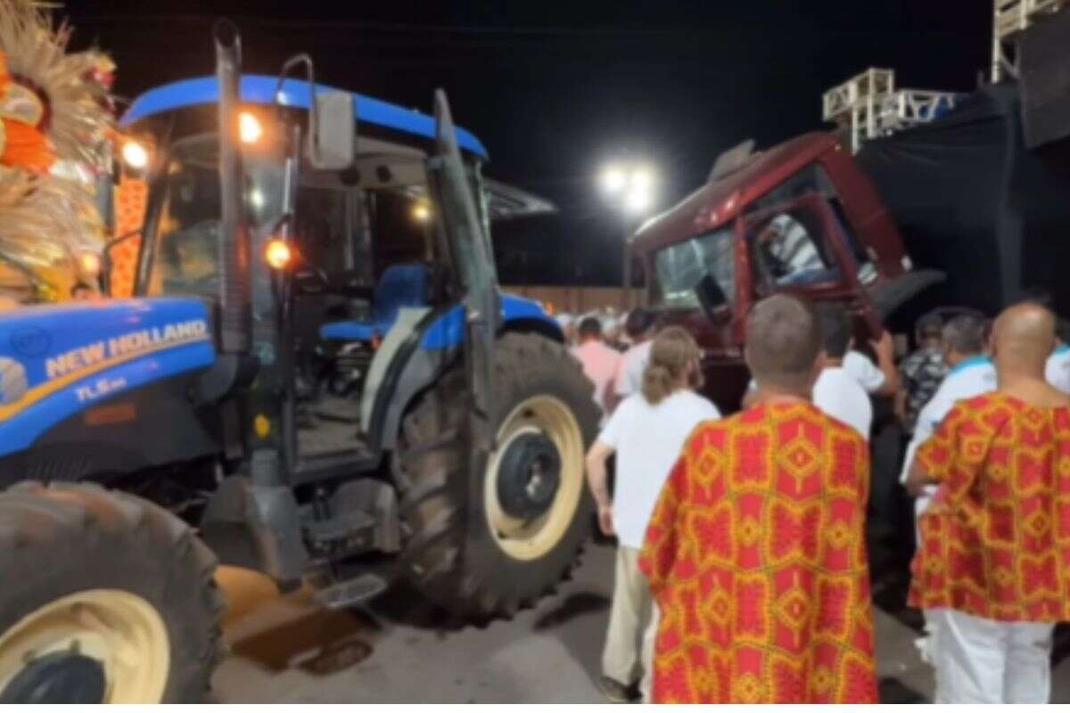 Trator atinge duas pessoas em desfile de escolas de samba no interior