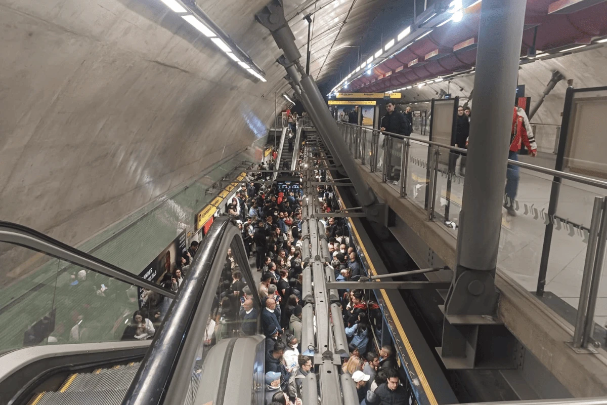 Falha de energia deixou inacessível trecho da Linha 4-Amarela do metrô