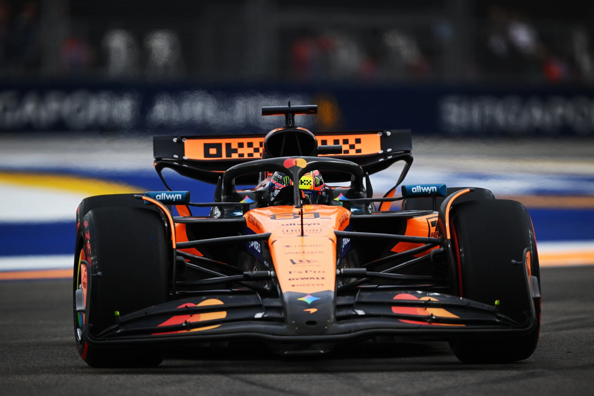 F1: em sessão marcada por acidente, Piastri lidera TL2 em Singapura