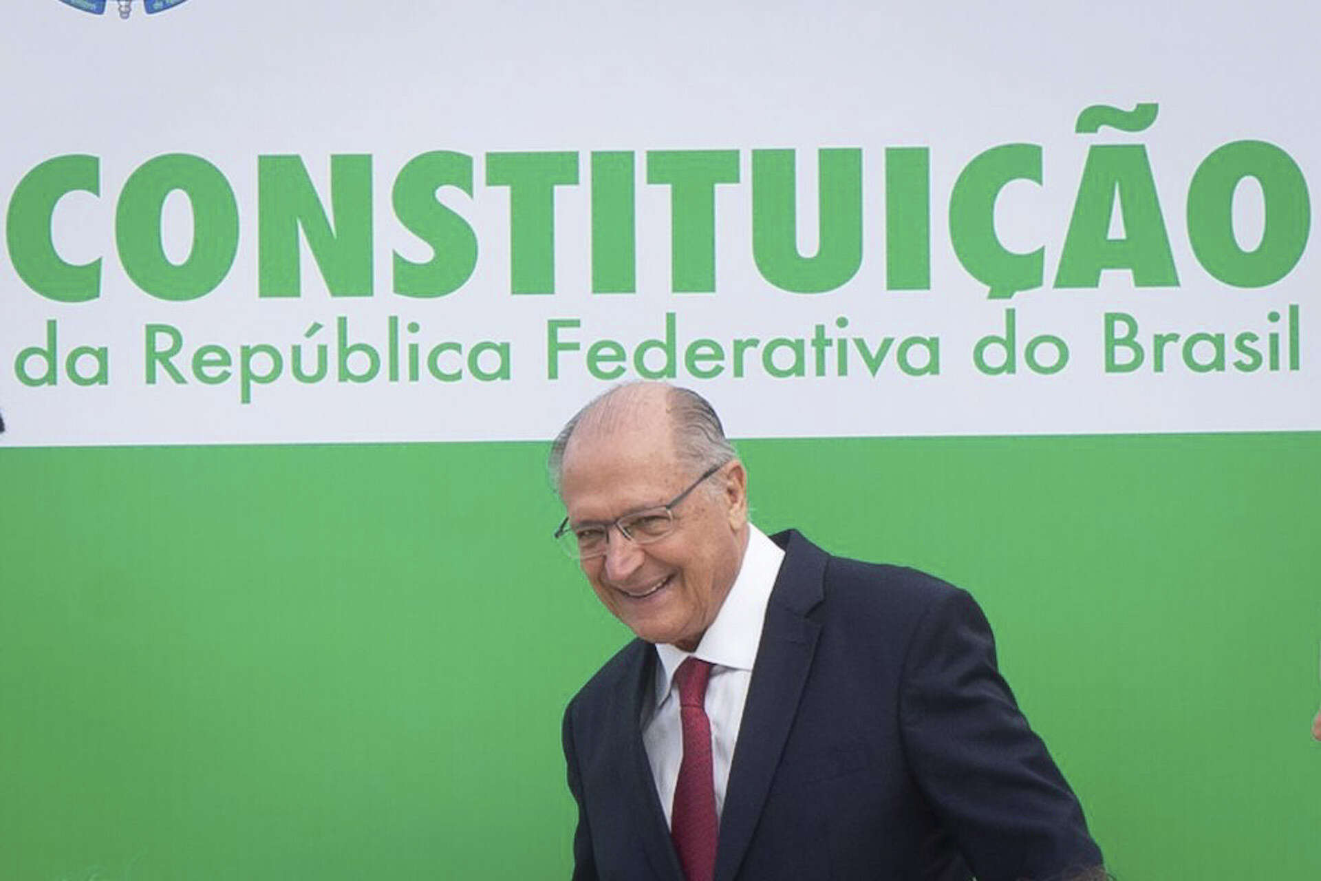 “Foguete não tem ré”, diz Alckmin ao comemorar projeção para o PIB