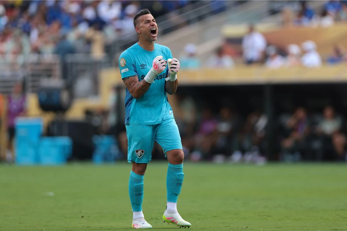 Fluminense x Cruzeiro: Fábio tenta mater escrita contra ex-clube
