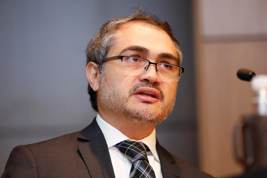 Presidente da Febraban vê “rumo errado” e pede medidas “estruturantes”