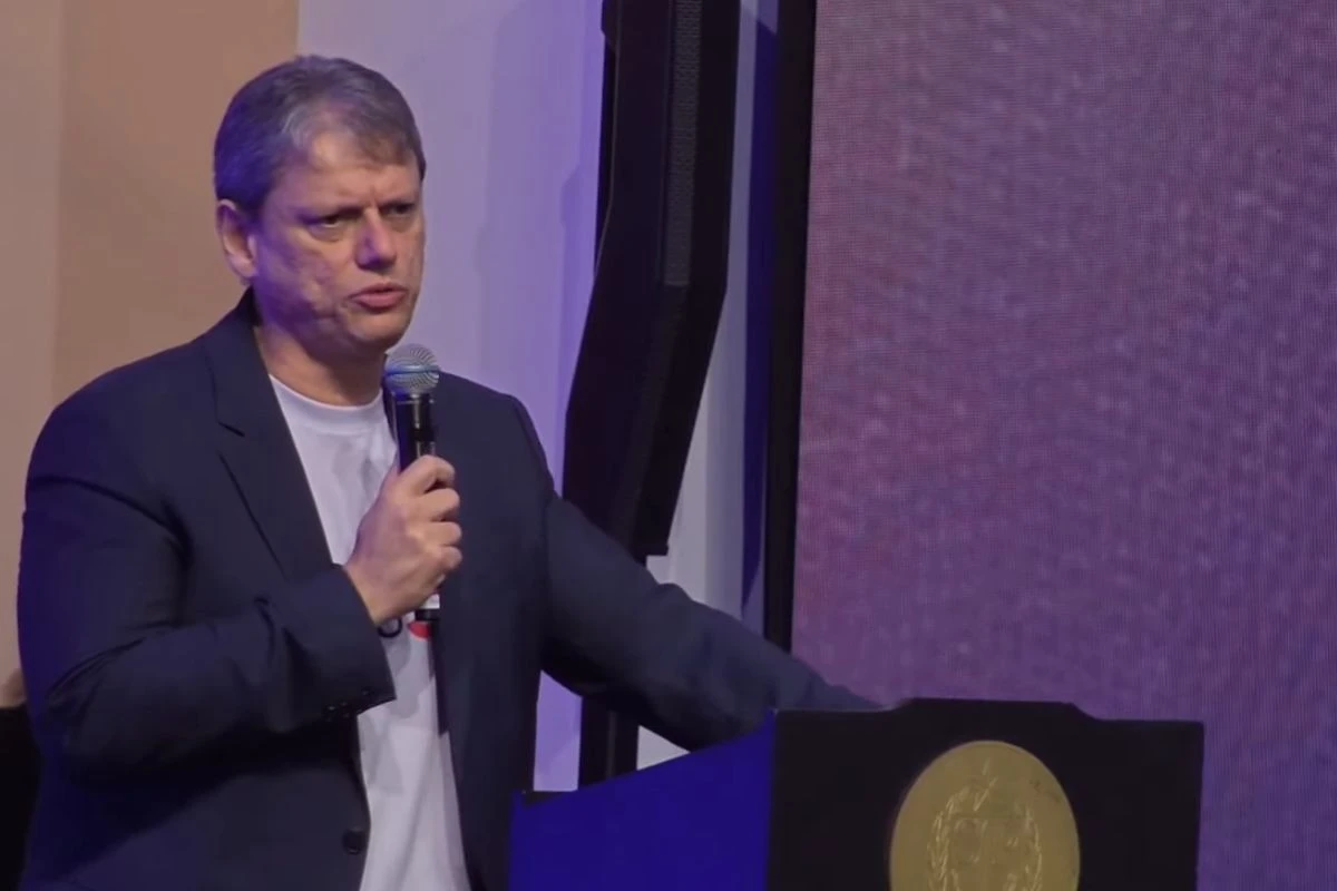 Em evento de Derrite, Tarcísio lança frente anti-Lula para 2026