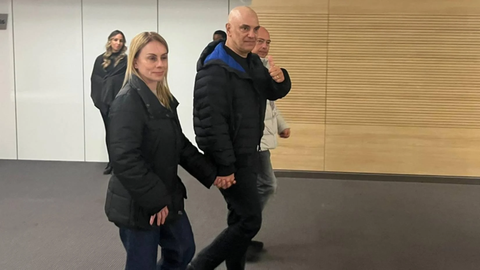 Moraes vai a jogo do Corinthians e faz gesto obsceno para a torcida