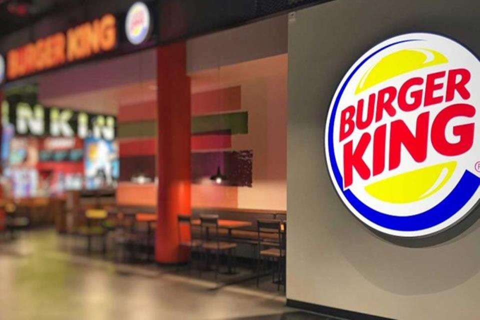 Fritadeiras e chapas: Burger King é proibido de empregar adolescentes